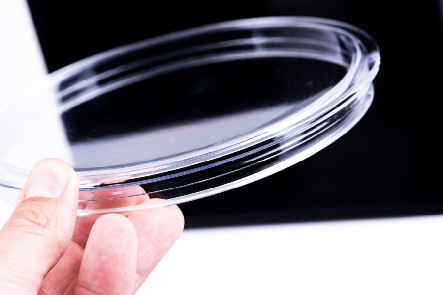 Injection moulding in Polycarbonate